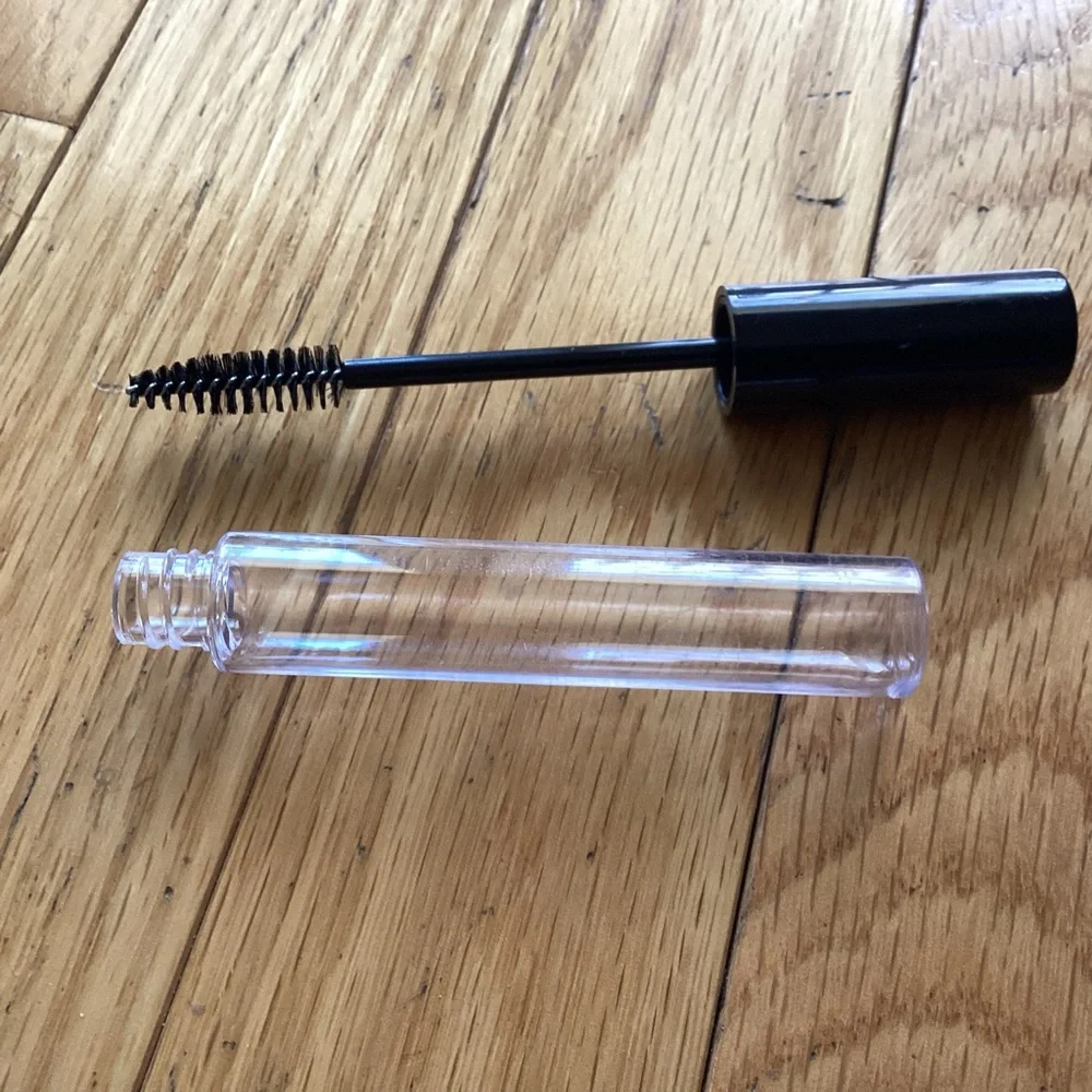 25 empty Mascara and eyebrow brush’s